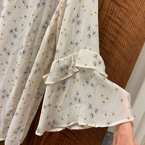 Torrid cream and yellow FLORAL PRINT CHIFFON RUFFLE BELL SLEEVE STRAPPY‎ BLOUSE - Picture 4 of 8